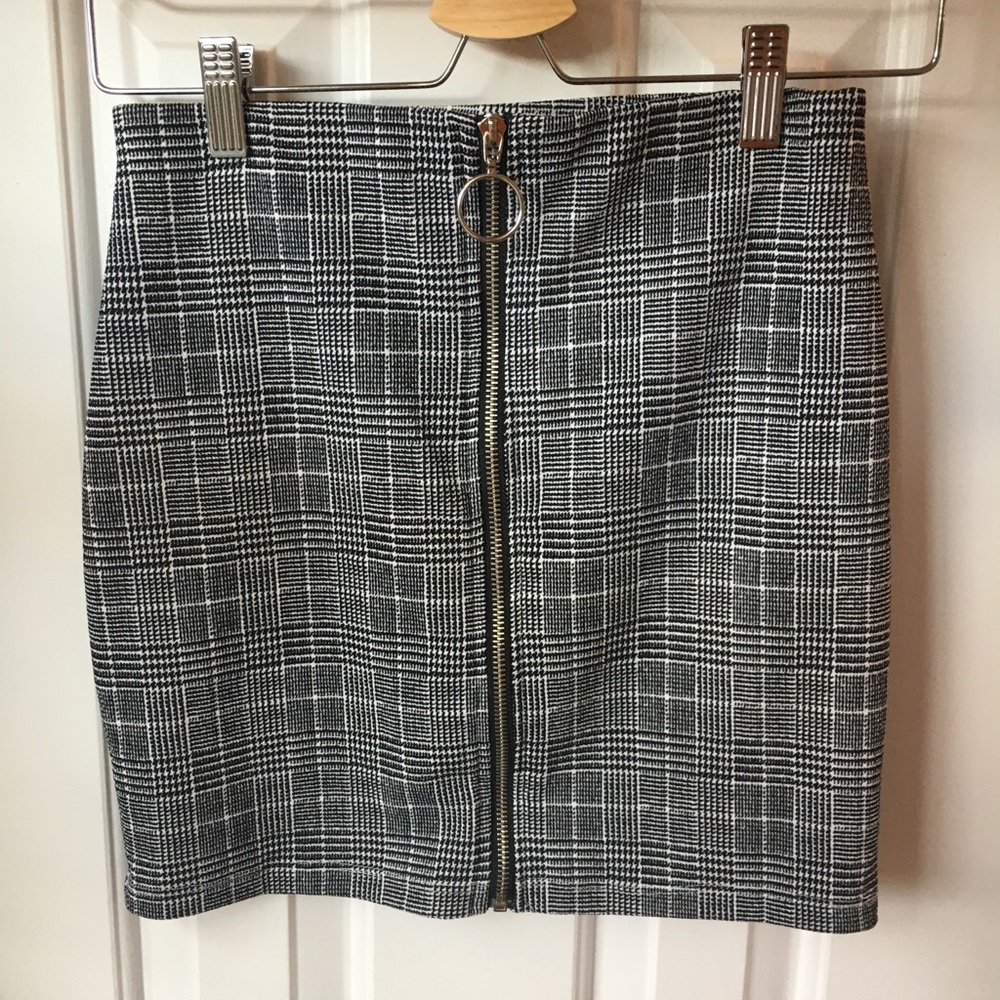 A-Line Houndstooth Mini Skirt Black and White